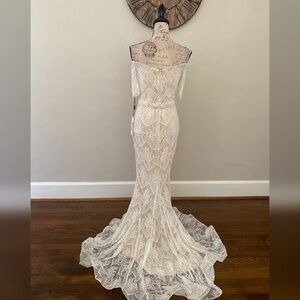NWT simple boho lace wedding dress, reception dress or elopement wedding dress